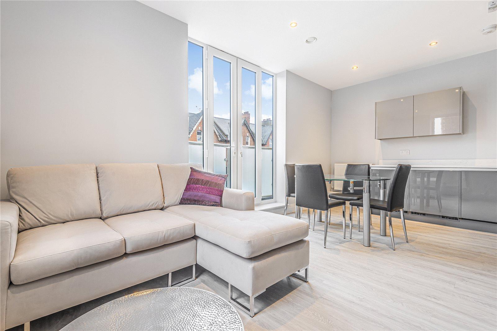 2 bedroom Apartment to rent - Martyn Gerrard