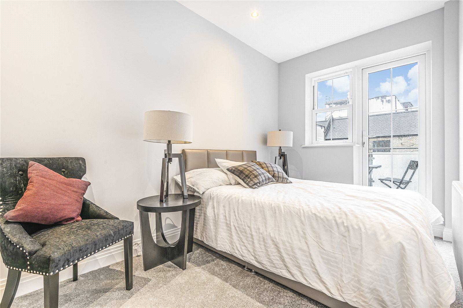 2 bedroom Apartment to rent - Martyn Gerrard