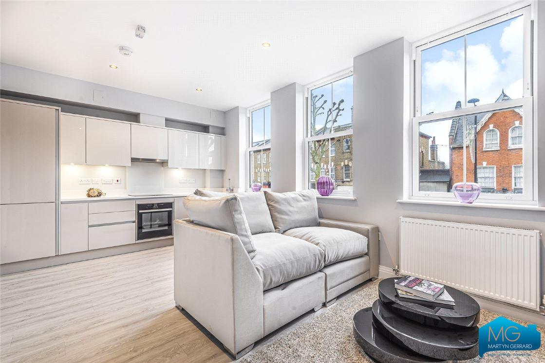 2 bedroom Apartment to rent - Martyn Gerrard