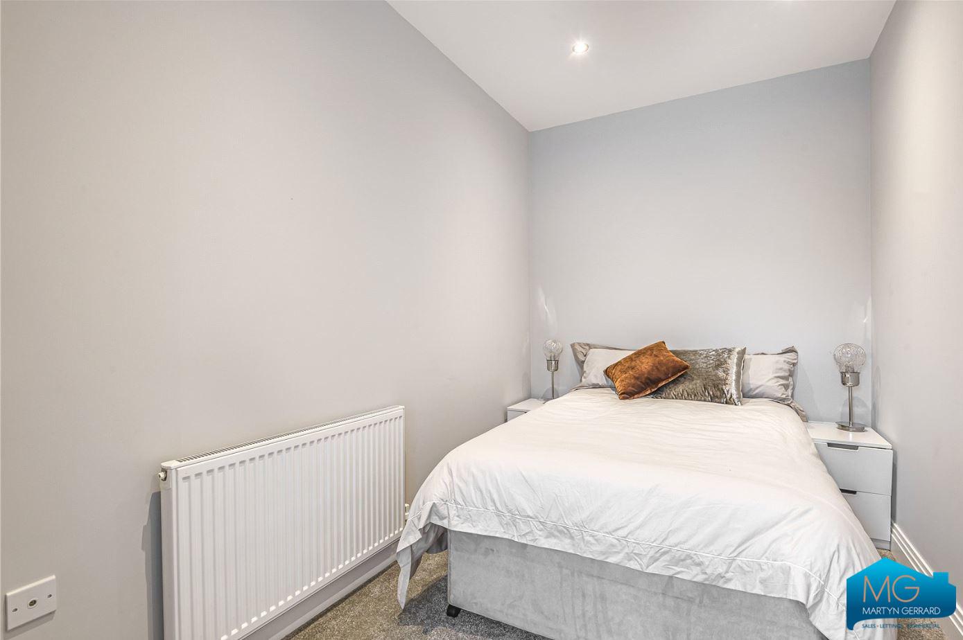 2 bedroom Apartment to rent - Martyn Gerrard