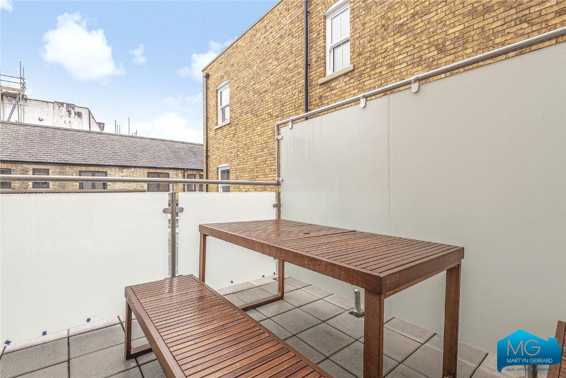 2 bedroom Apartment to rent - Martyn Gerrard