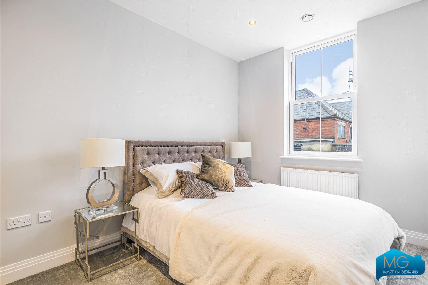 2 bedroom Apartment to rent - Martyn Gerrard