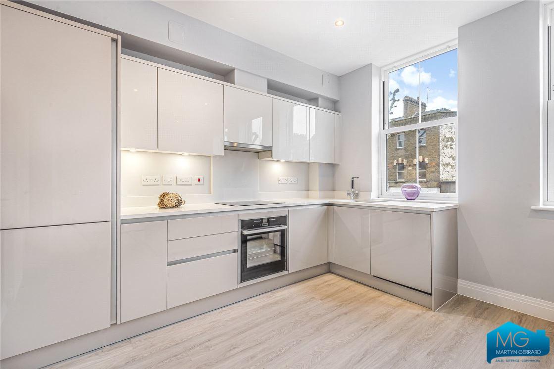 2 bedroom Apartment to rent - Martyn Gerrard
