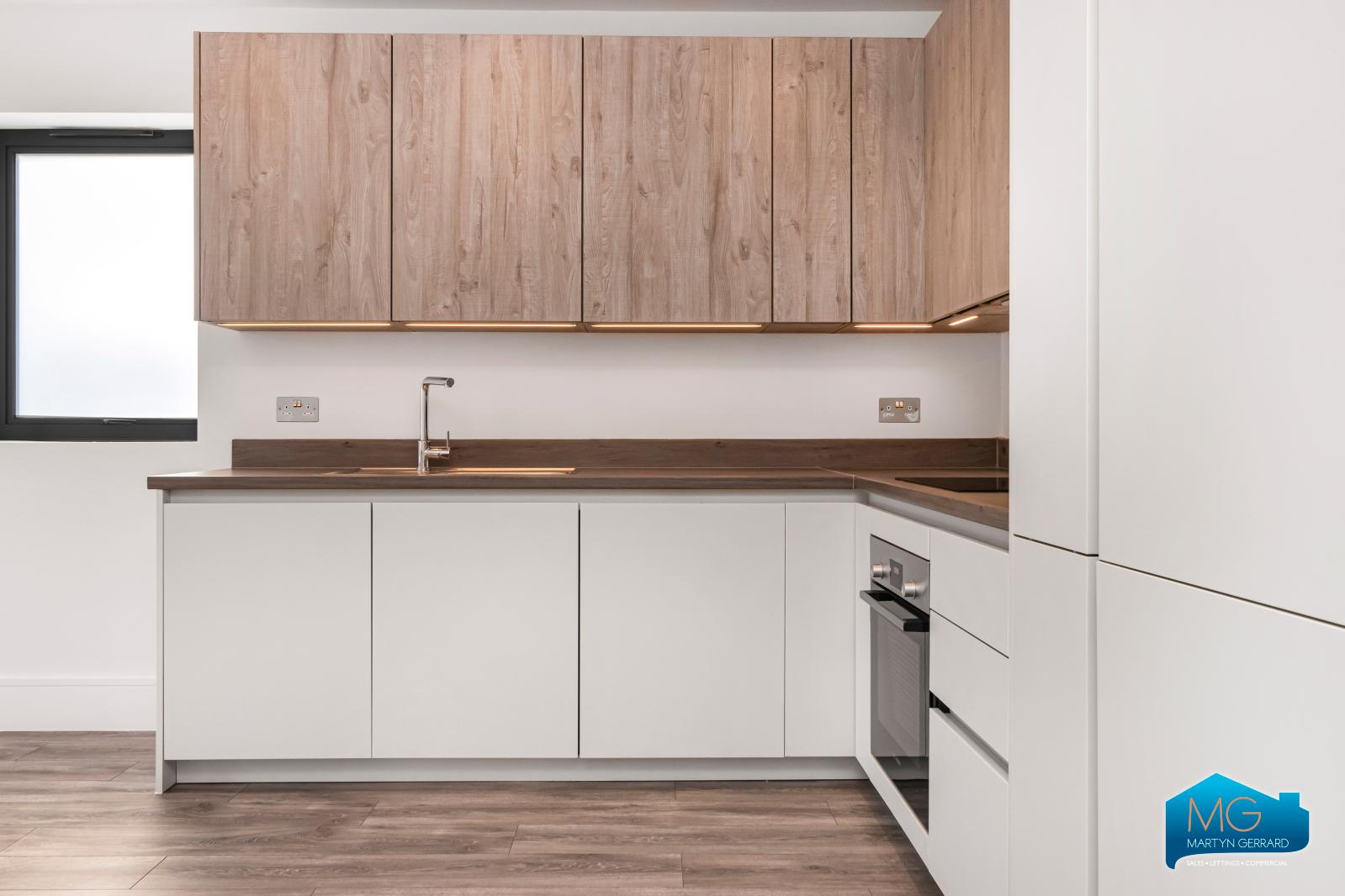 3 bedroom Ground Floor Flat to rent - Martyn Gerrard