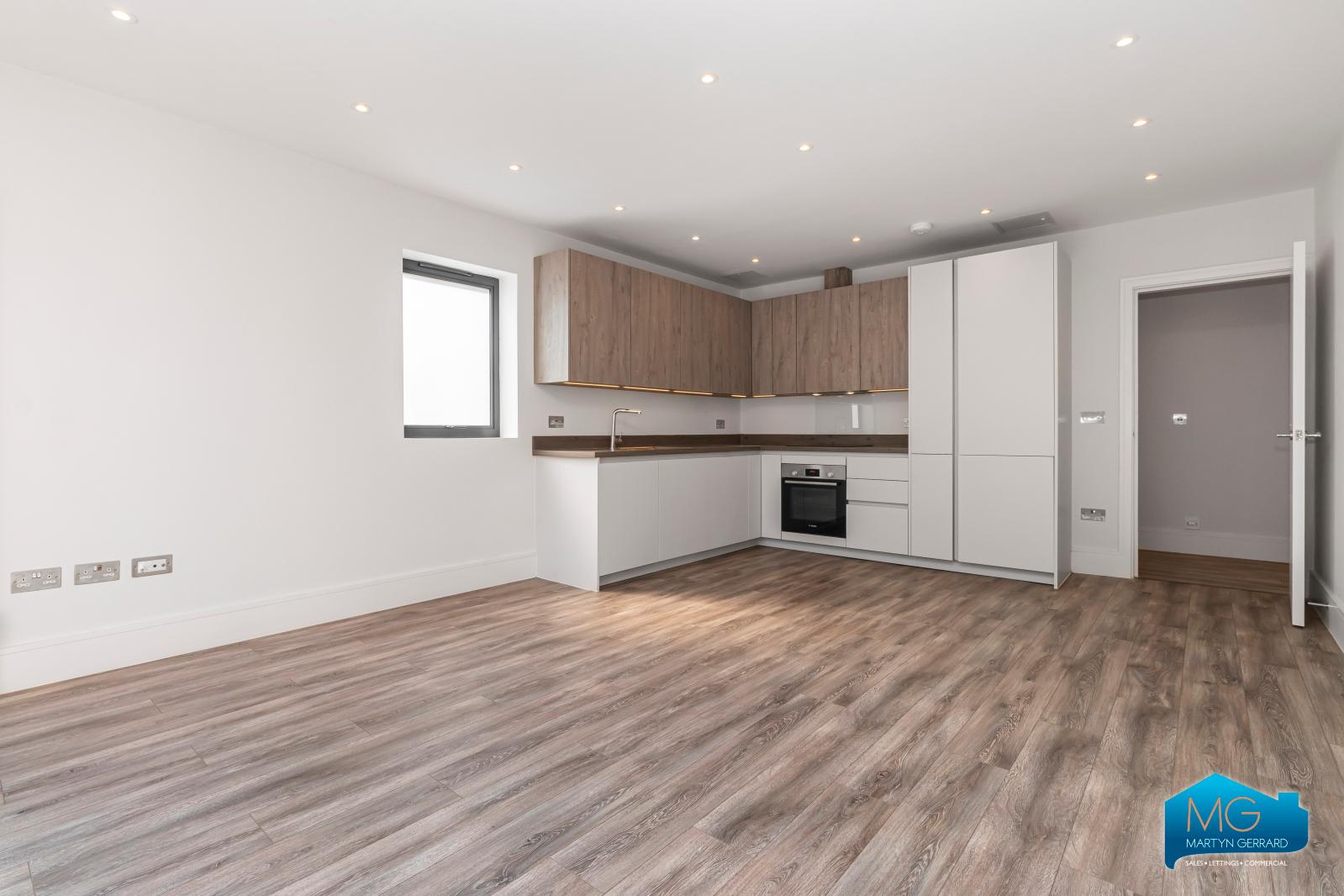 3 bedroom Ground Floor Flat to rent - Martyn Gerrard