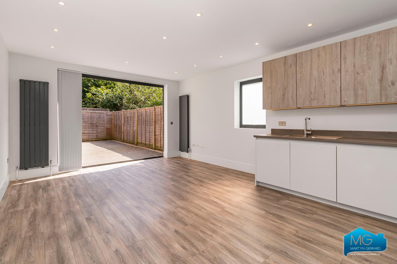 3 bedroom Ground Floor Flat to rent - Martyn Gerrard