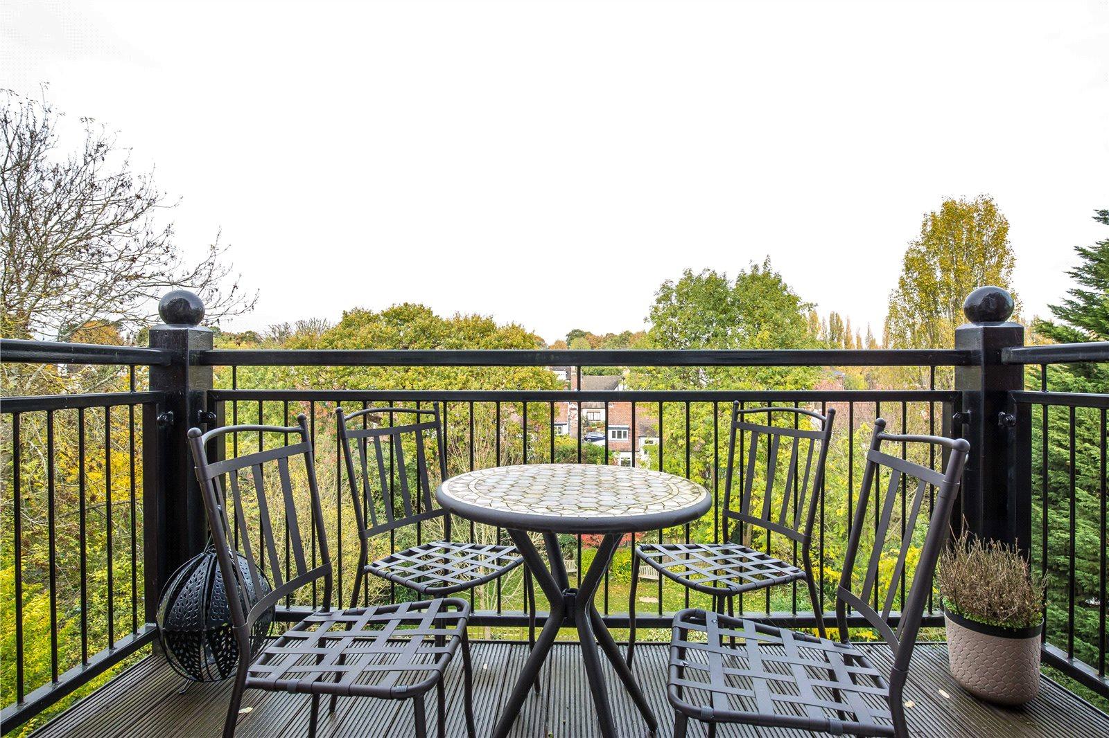 2 bedroom Apartment to rent + ' - Martyn Gerrard