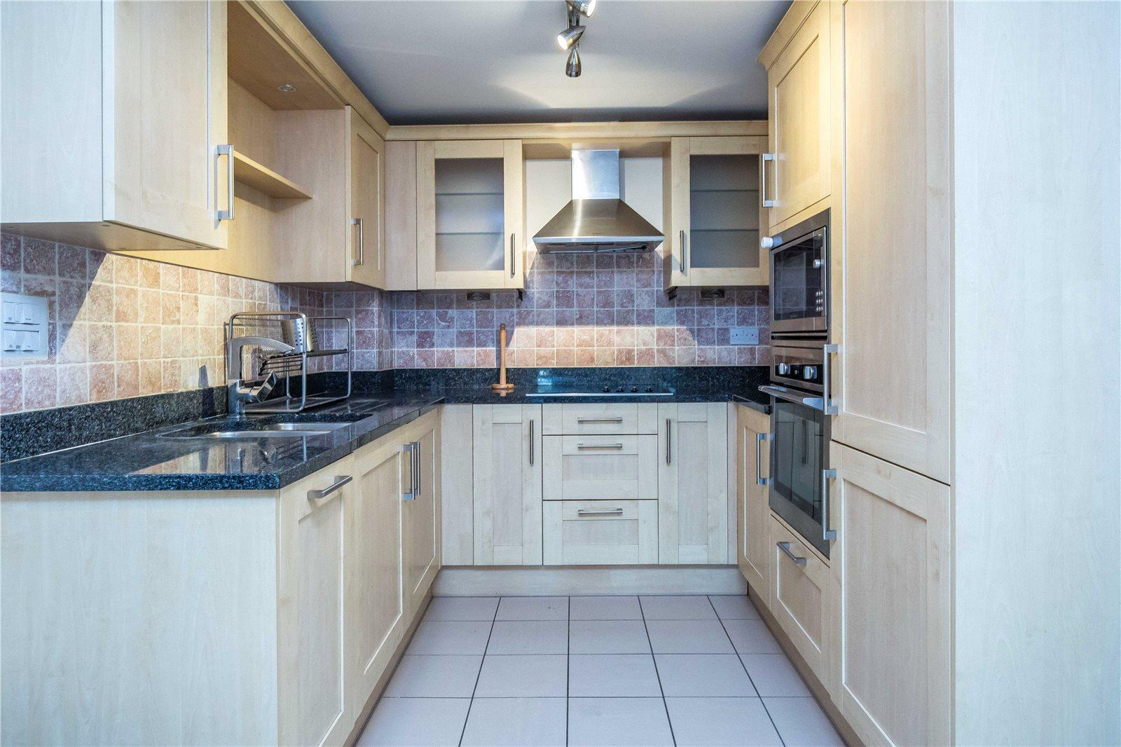 2 bedroom Apartment to rent - Martyn Gerrard