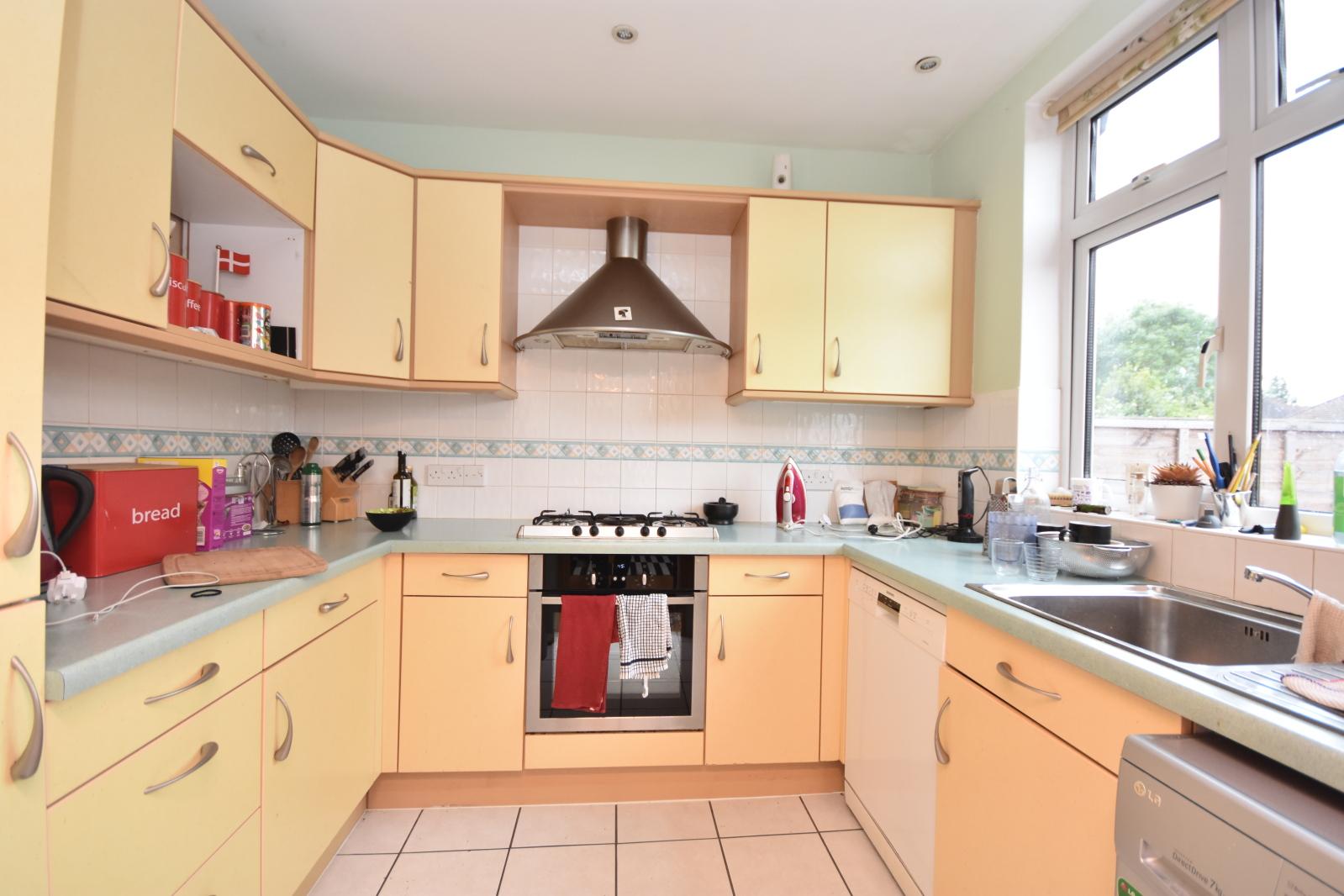 3 bedroom Semi-Detached House to rent - Martyn Gerrard