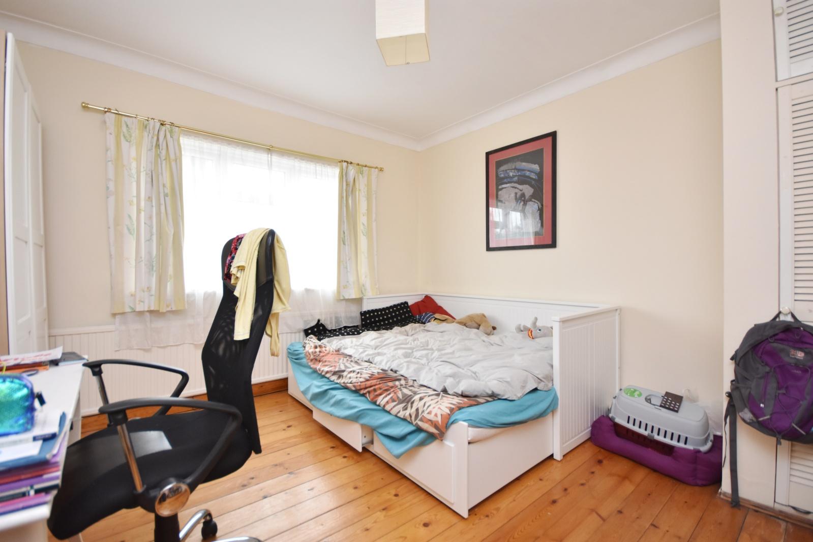 3 bedroom Semi-Detached House to rent + ' - Martyn Gerrard