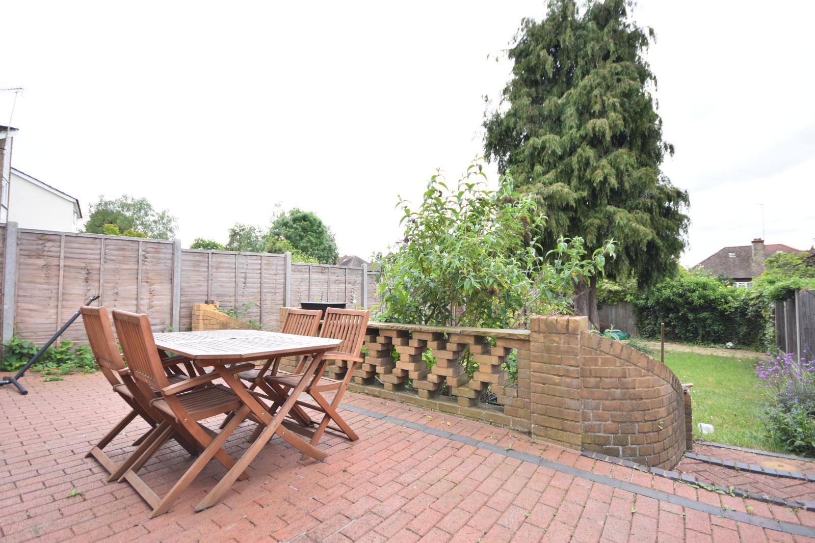 3 bedroom Semi-Detached House to rent - Martyn Gerrard