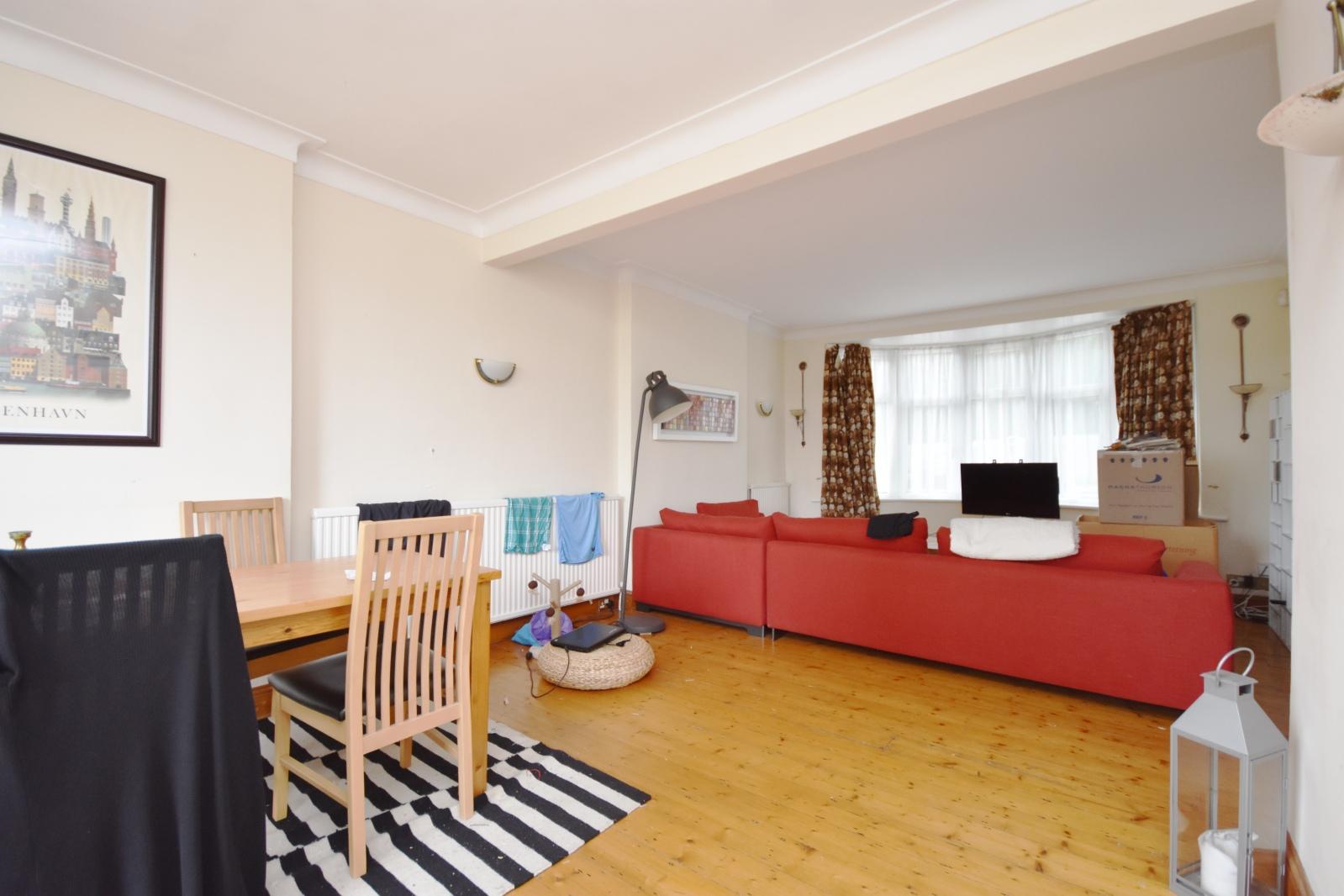 3 bedroom Semi-Detached House to rent - Martyn Gerrard