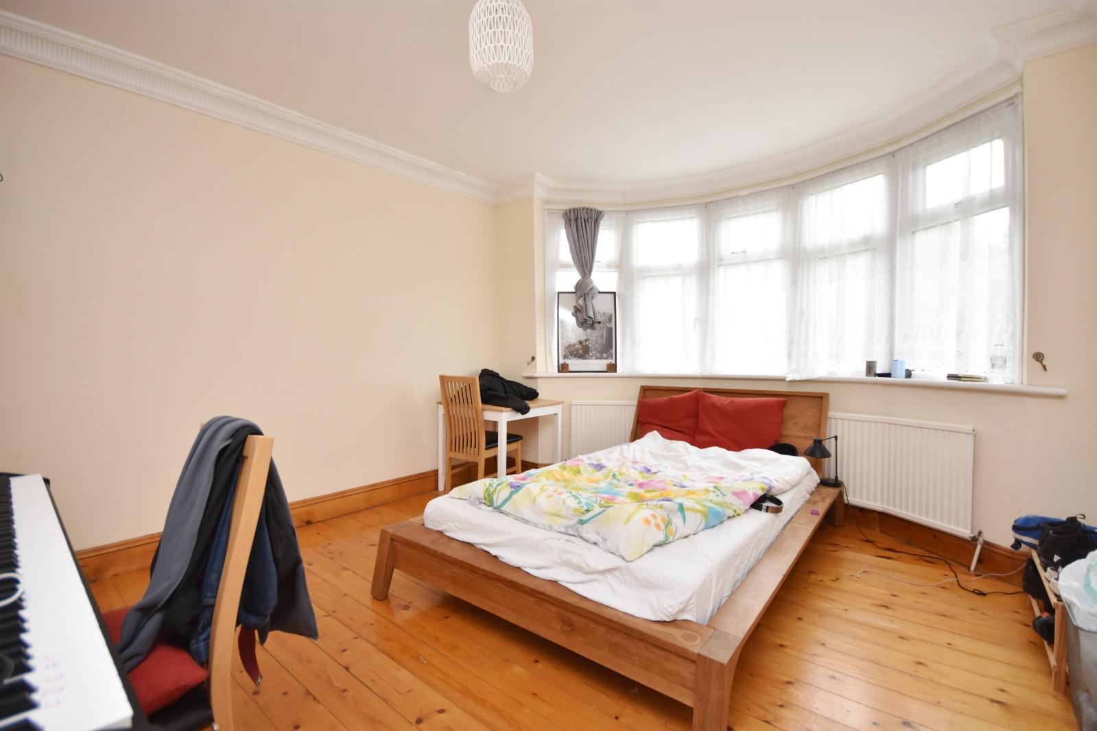 3 bedroom Semi-Detached House to rent - Martyn Gerrard