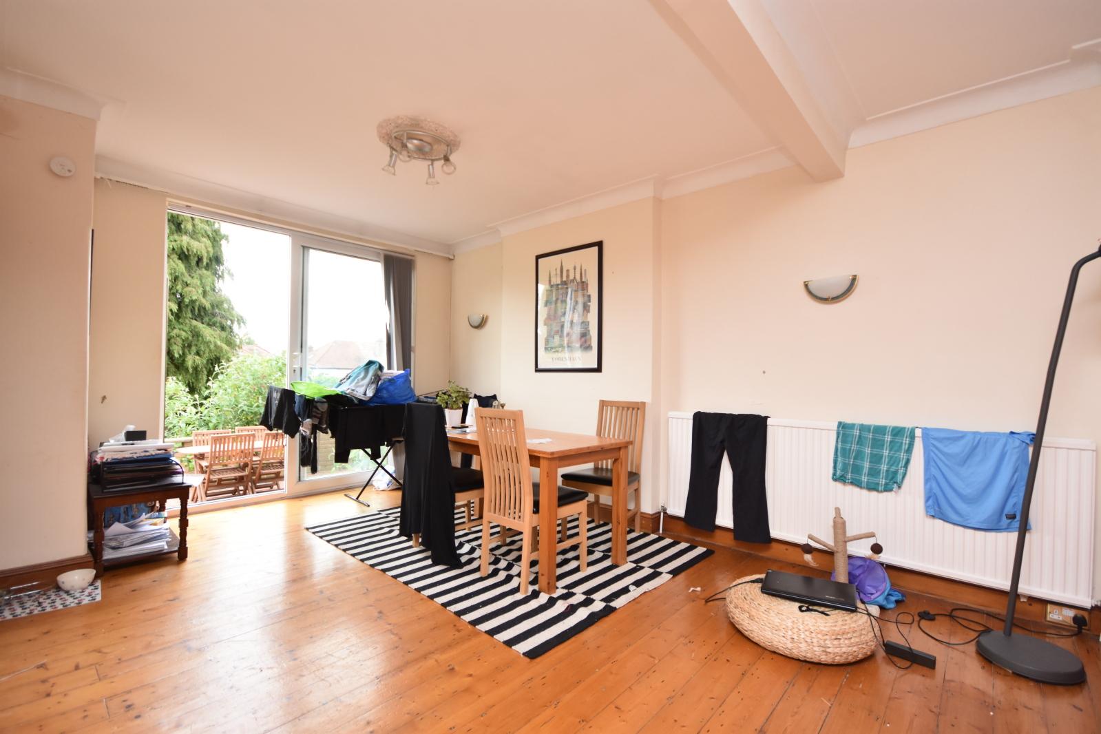 3 bedroom Semi-Detached House to rent - Martyn Gerrard
