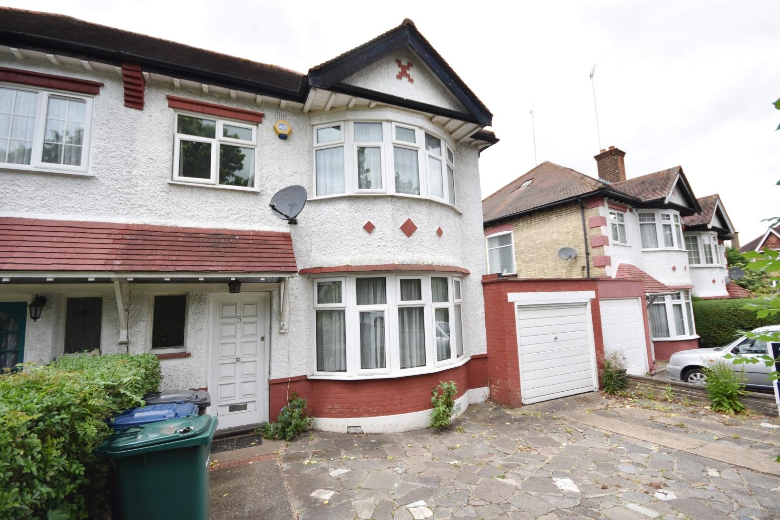 3 bedroom Semi-Detached House to rent - Martyn Gerrard