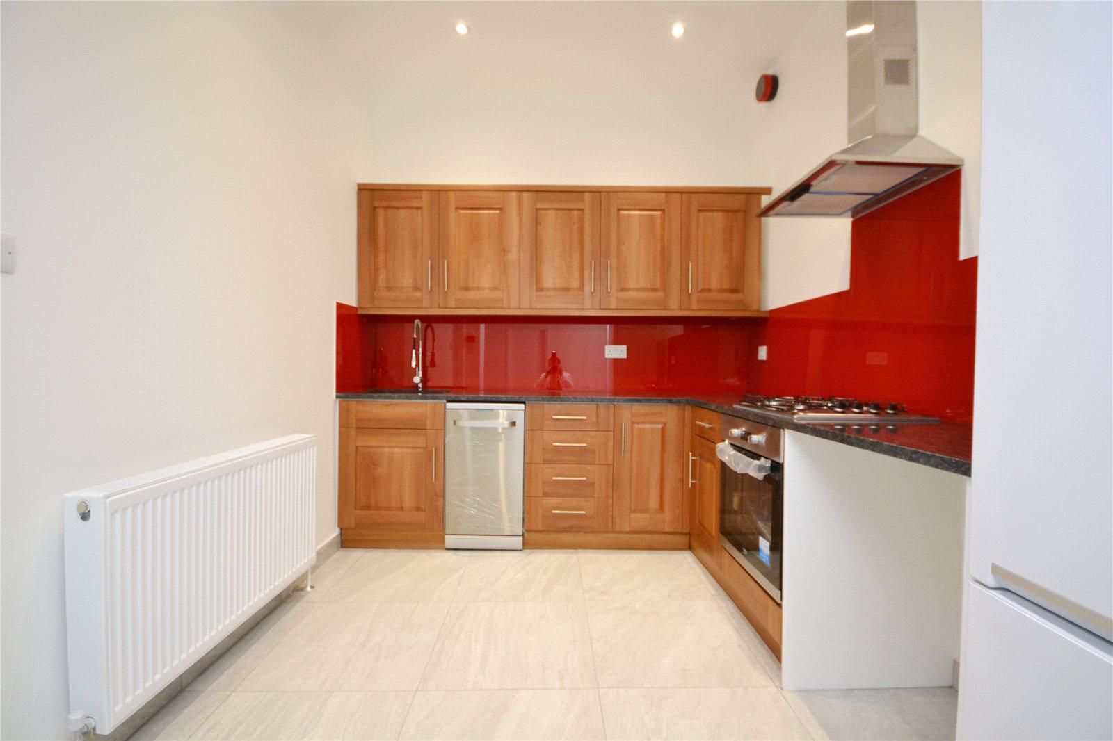 3 bedroom Ground Floor Flat to rent - Martyn Gerrard