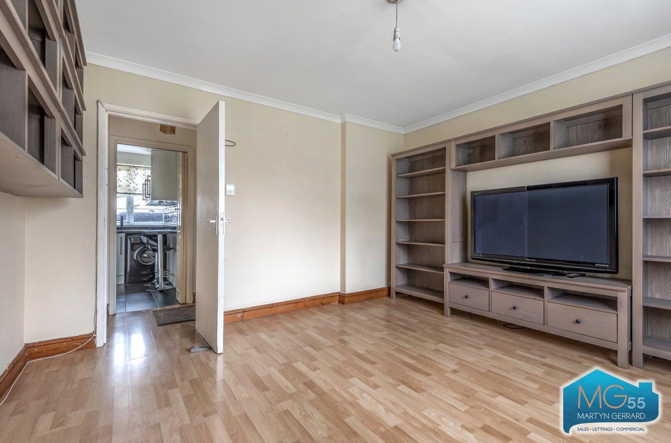 2 bedroom Ground Floor Flat to rent - Martyn Gerrard