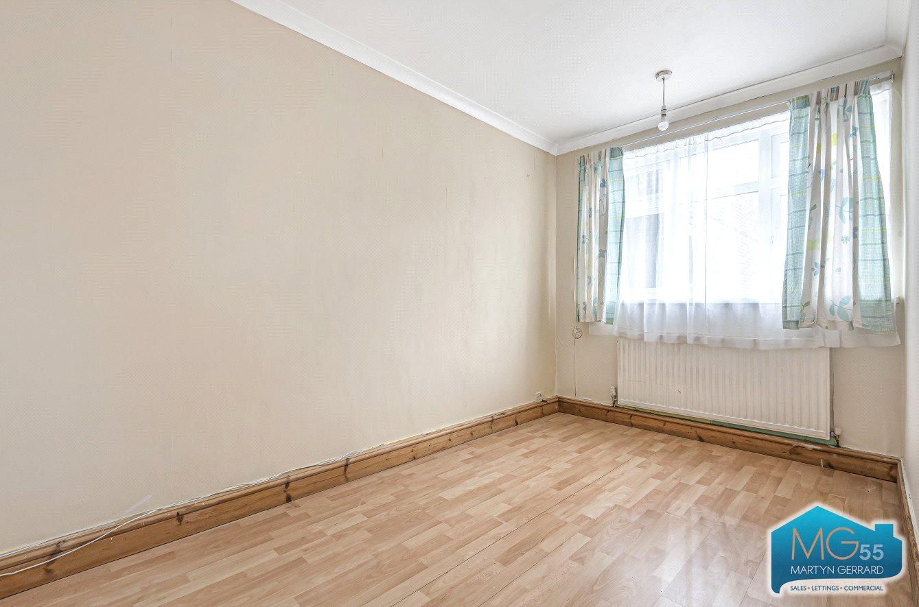 2 bedroom Ground Floor Flat to rent - Martyn Gerrard