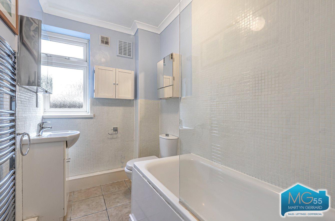 2 bedroom Ground Floor Flat to rent - Martyn Gerrard