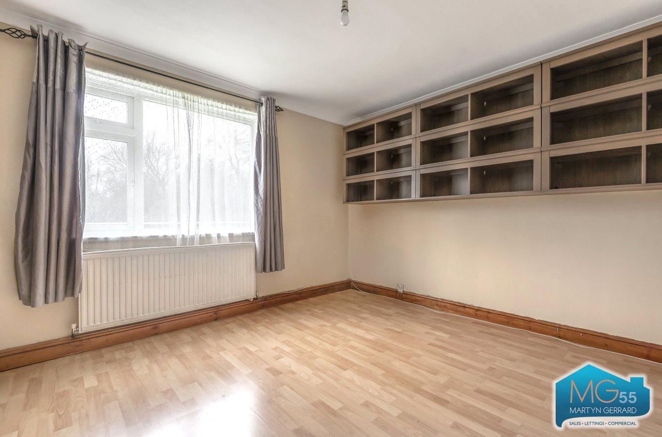 2 bedroom Ground Floor Flat to rent - Martyn Gerrard