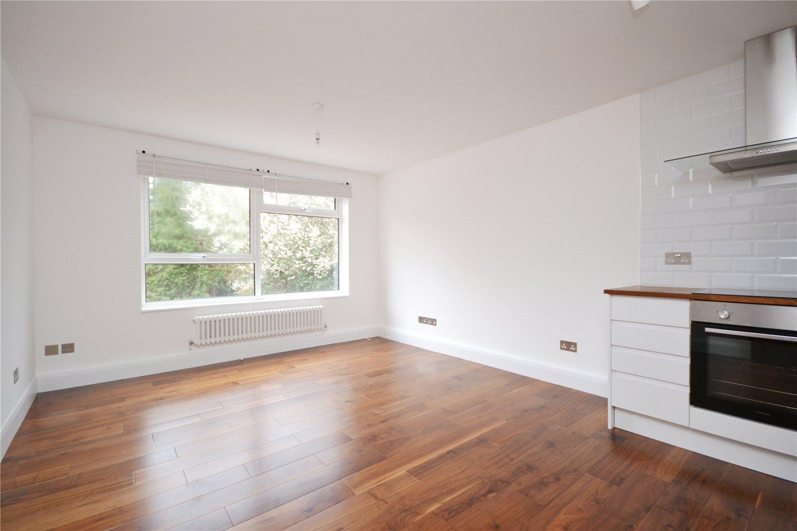 2 bedroom Ground Floor Flat to rent - Martyn Gerrard
