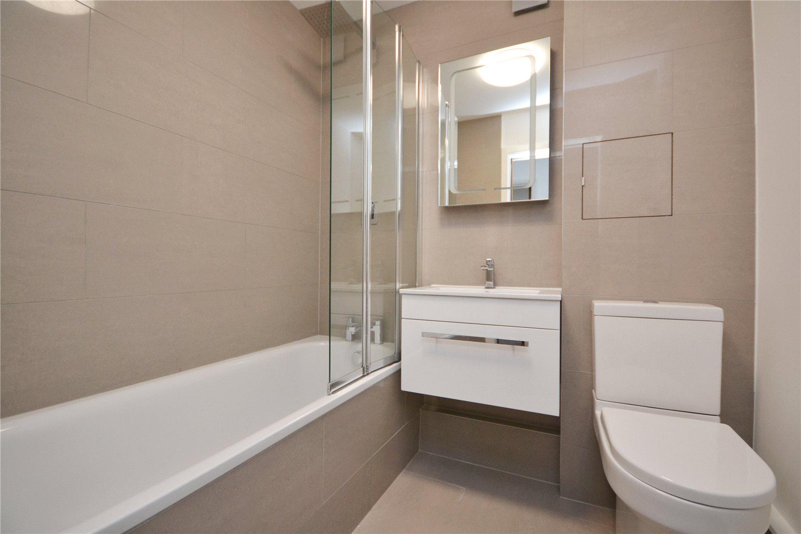 2 bedroom Ground Floor Flat to rent - Martyn Gerrard