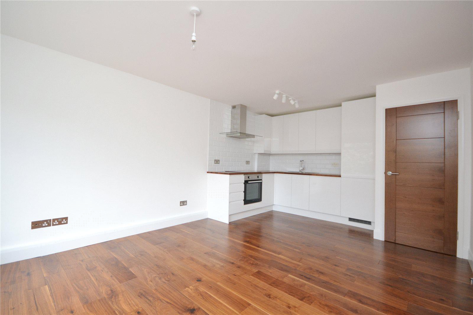 2 bedroom Ground Floor Flat to rent - Martyn Gerrard