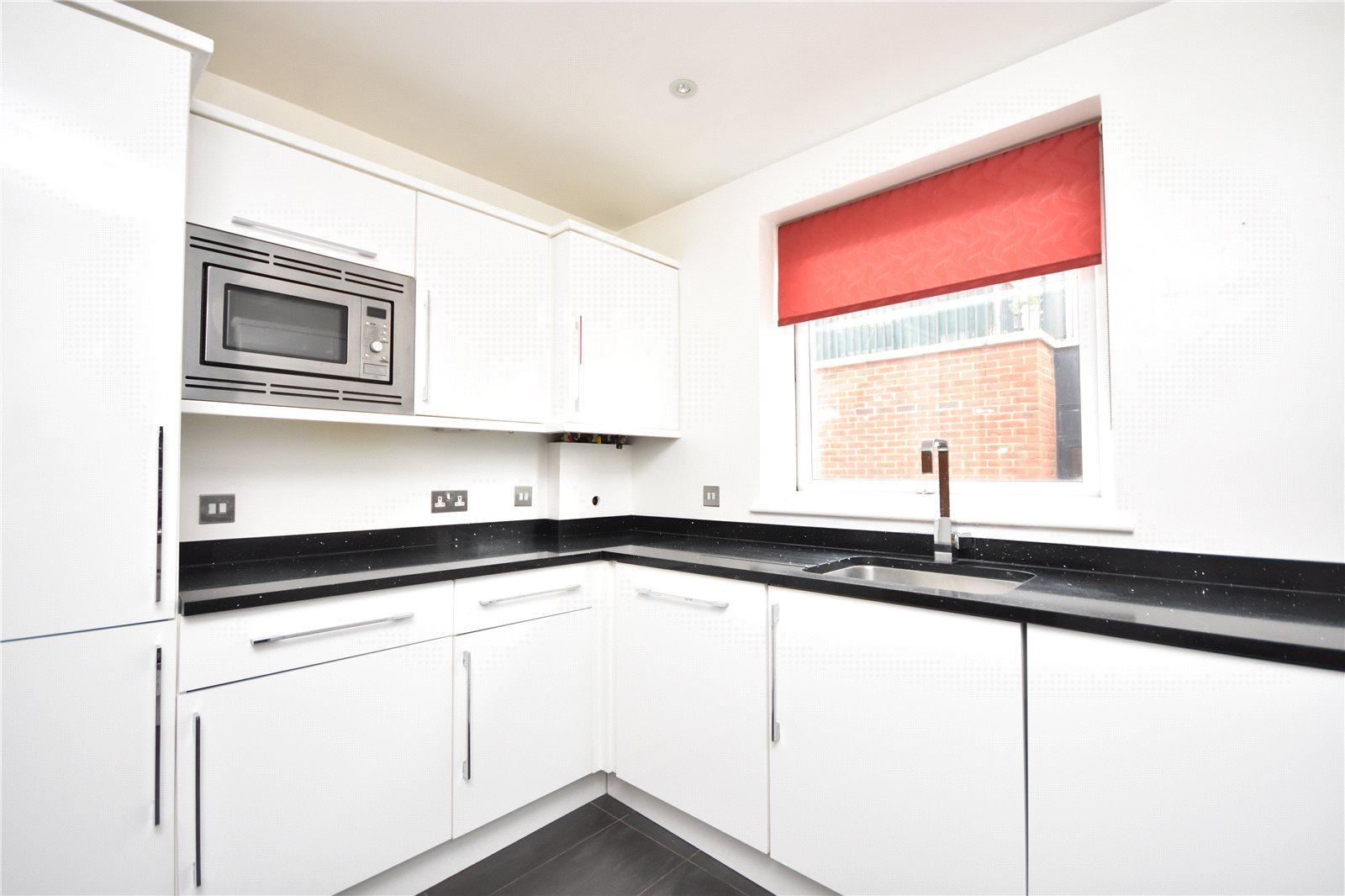 2 bedroom Apartment to rent - Martyn Gerrard