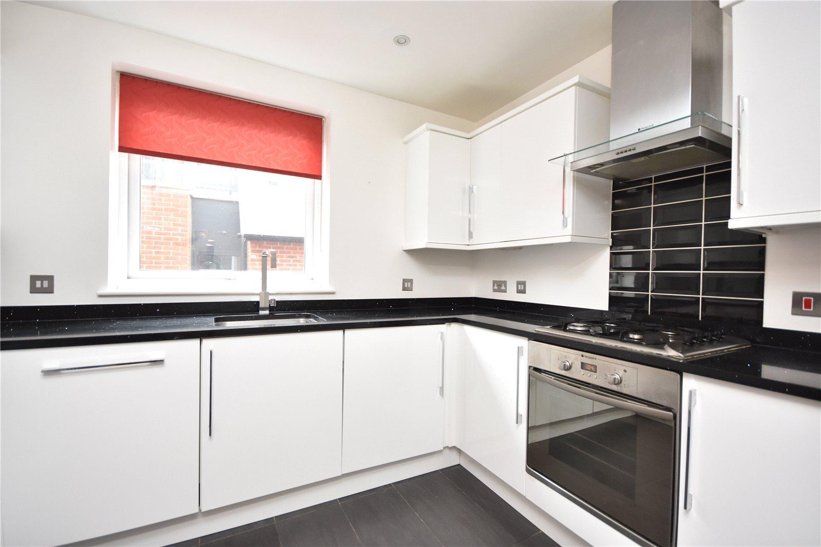 2 bedroom Apartment to rent - Martyn Gerrard