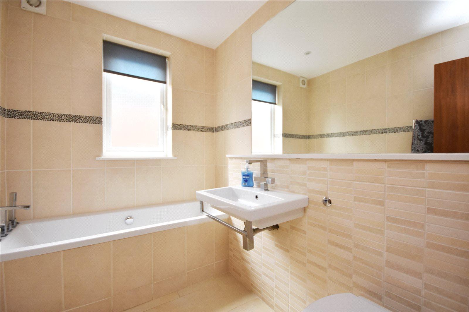 2 bedroom Apartment to rent - Martyn Gerrard