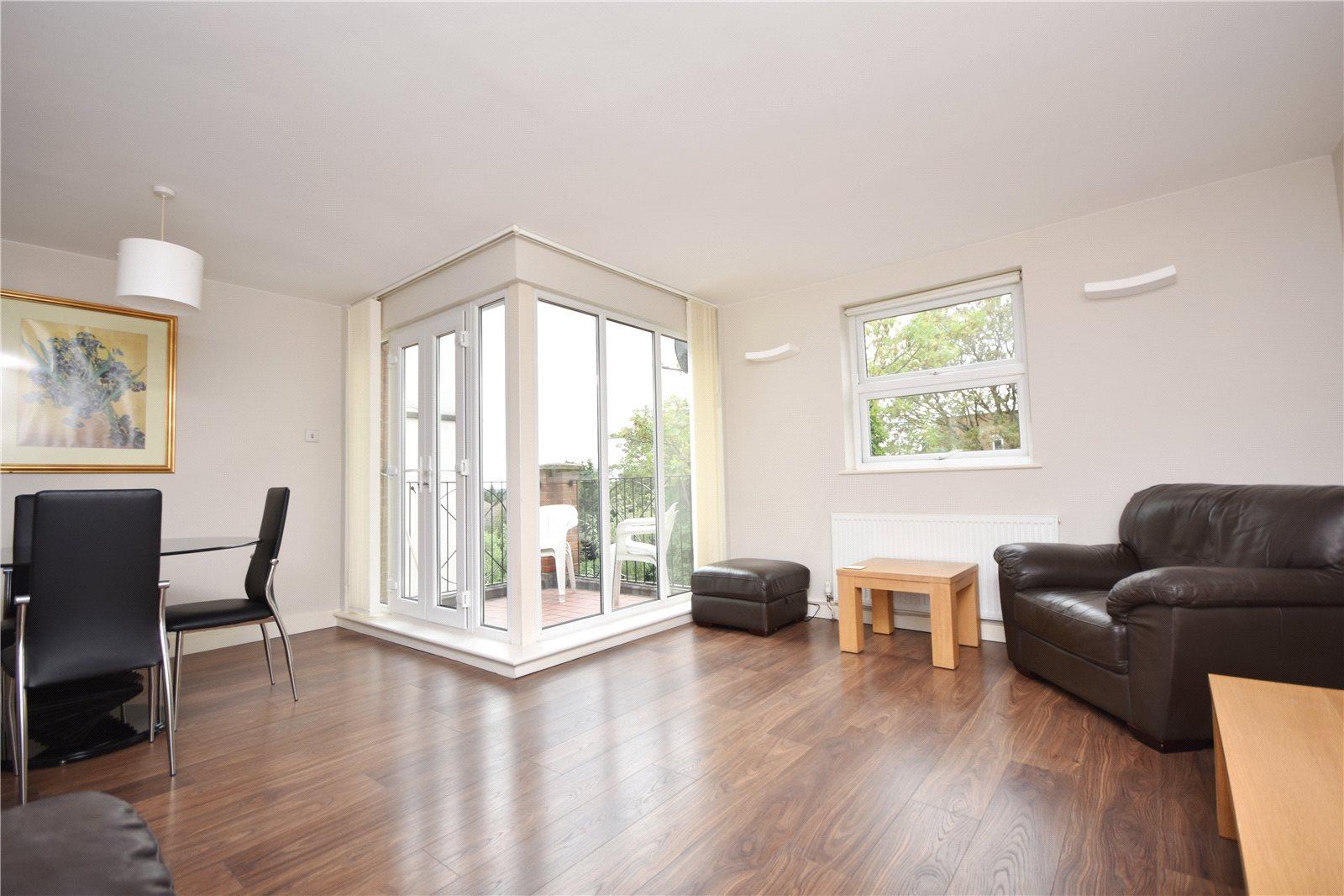 2 bedroom Apartment to rent - Martyn Gerrard