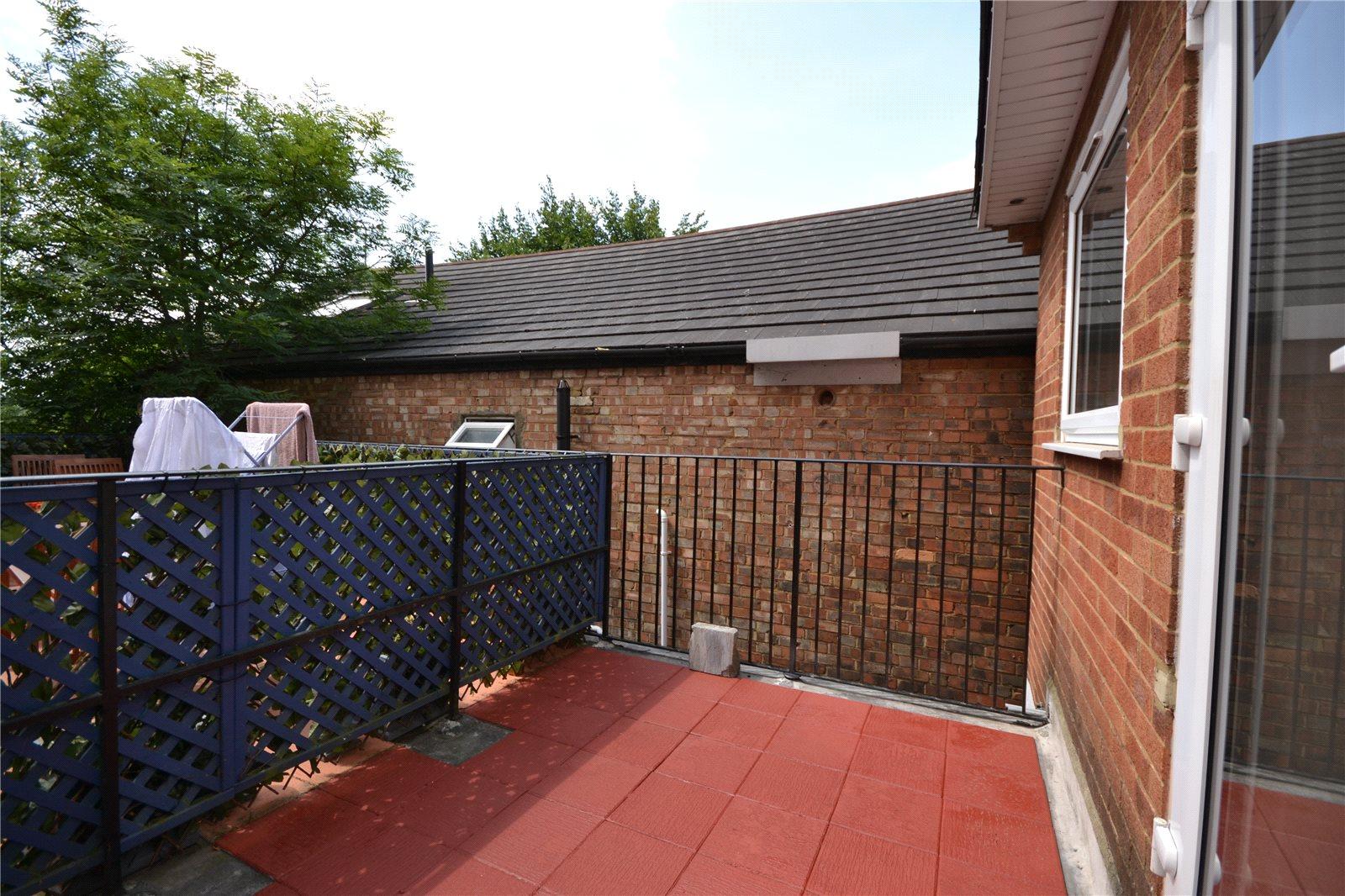 2 bedroom Apartment to rent - Martyn Gerrard