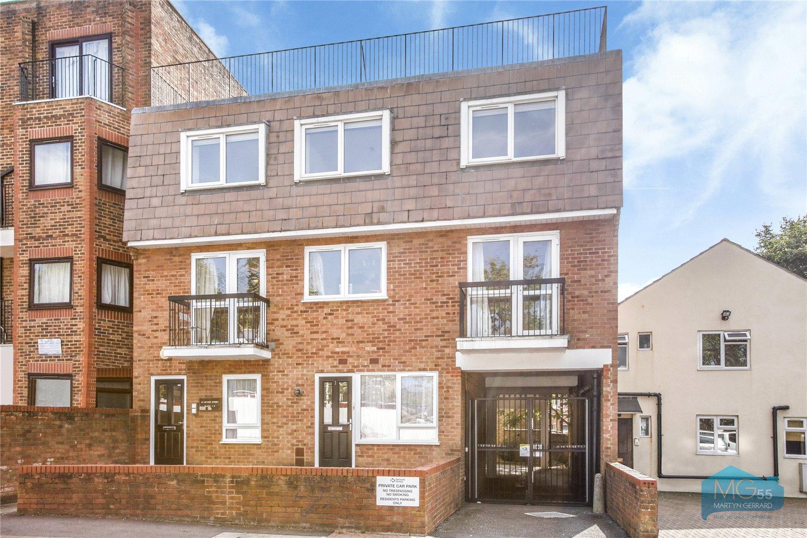 Nether Street, North Finchley, London, N12+ - Martyn Gerrard