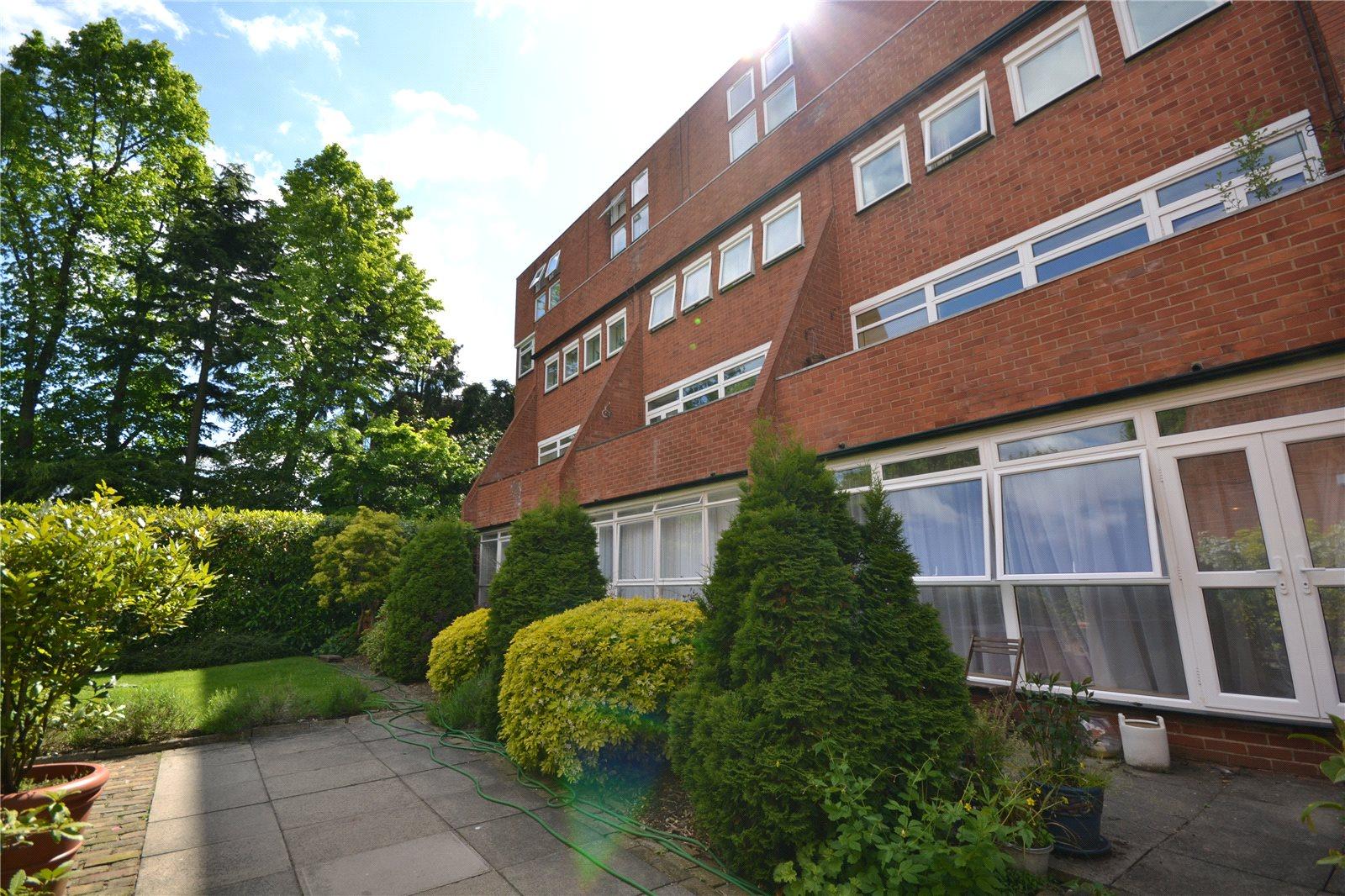 2 bedroom Apartment to rent - Martyn Gerrard