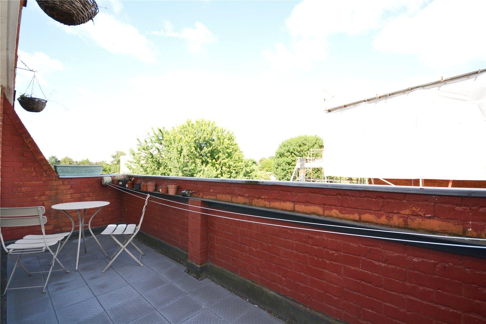 2 bedroom Apartment to rent - Martyn Gerrard