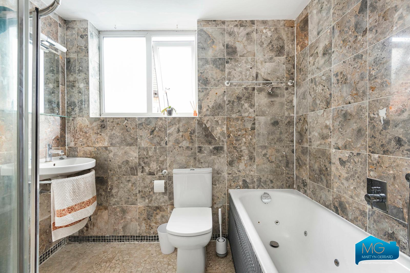 4 bedroom Semi-Detached House to rent - Martyn Gerrard