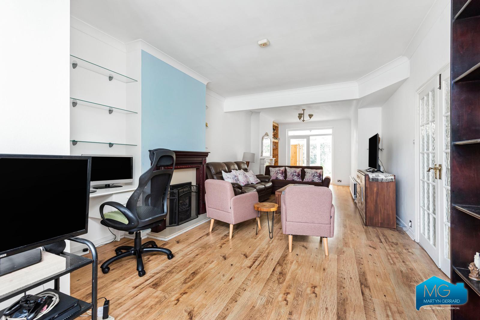 4 bedroom Semi-Detached House to rent - Martyn Gerrard
