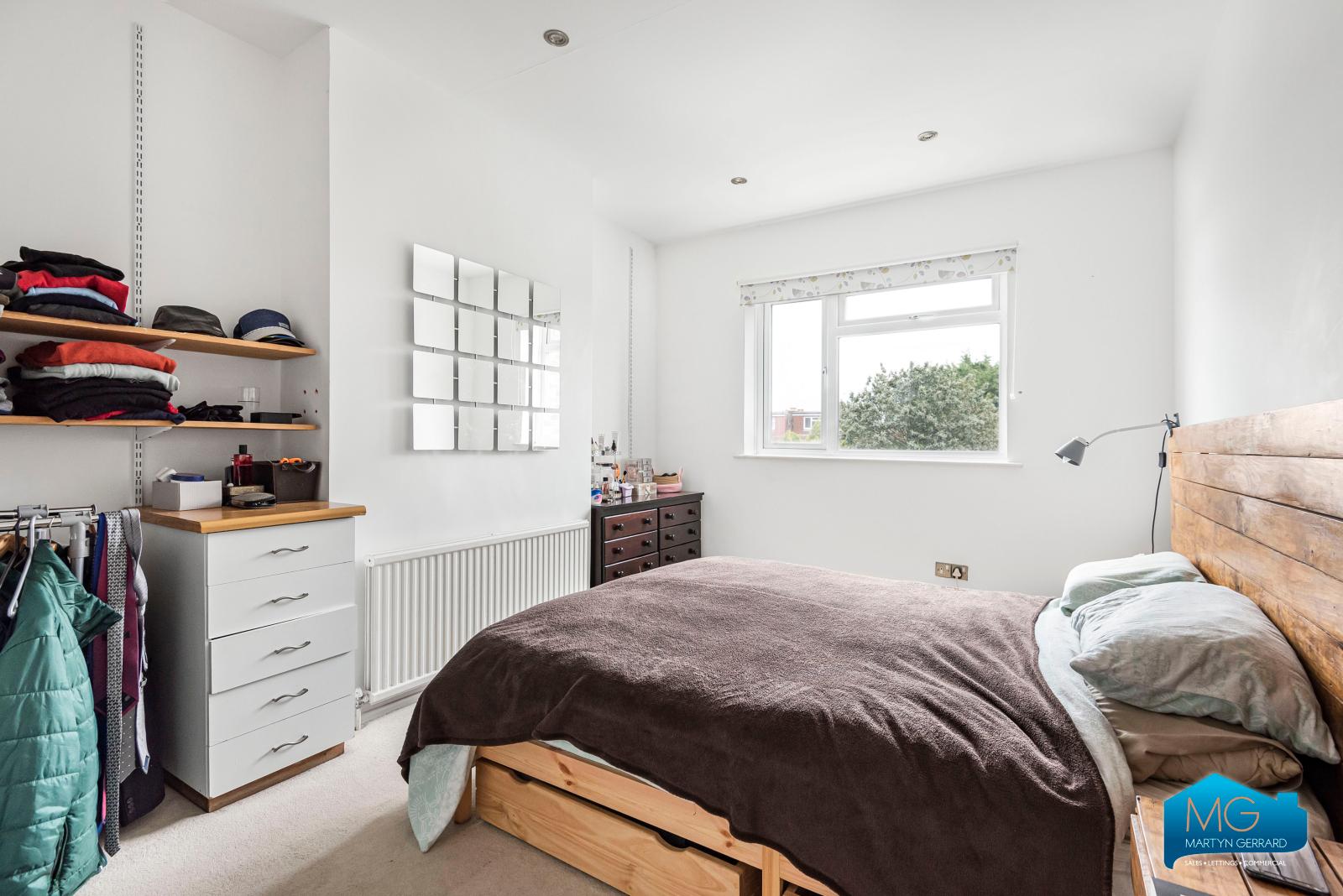 4 bedroom Semi-Detached House to rent - Martyn Gerrard