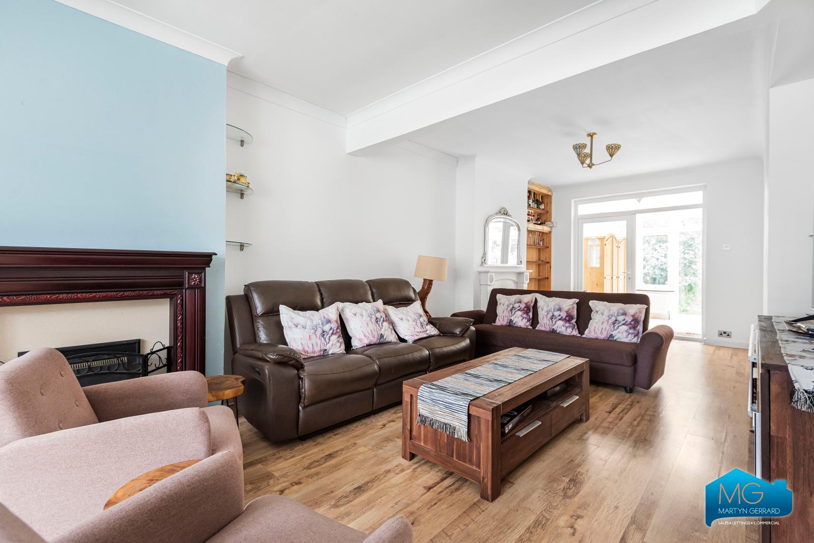 4 bedroom Semi-Detached House to rent - Martyn Gerrard