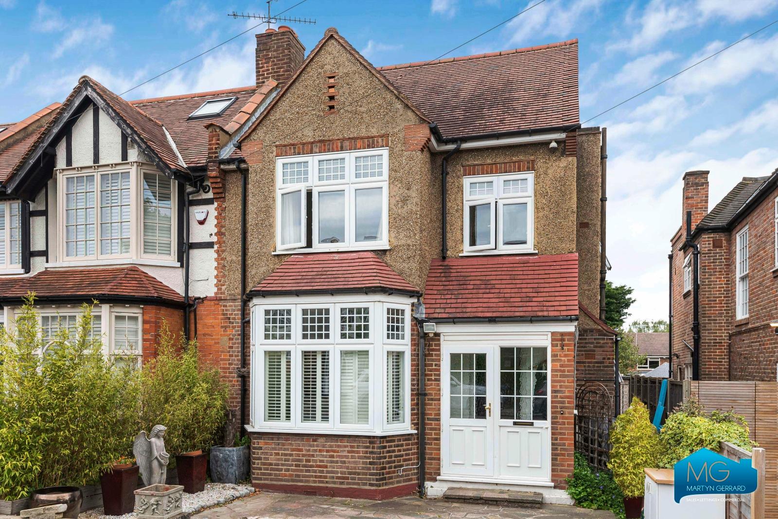 4 bedroom Semi-Detached House to rent - Martyn Gerrard