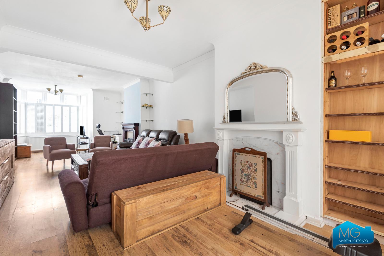 4 bedroom Semi-Detached House to rent - Martyn Gerrard
