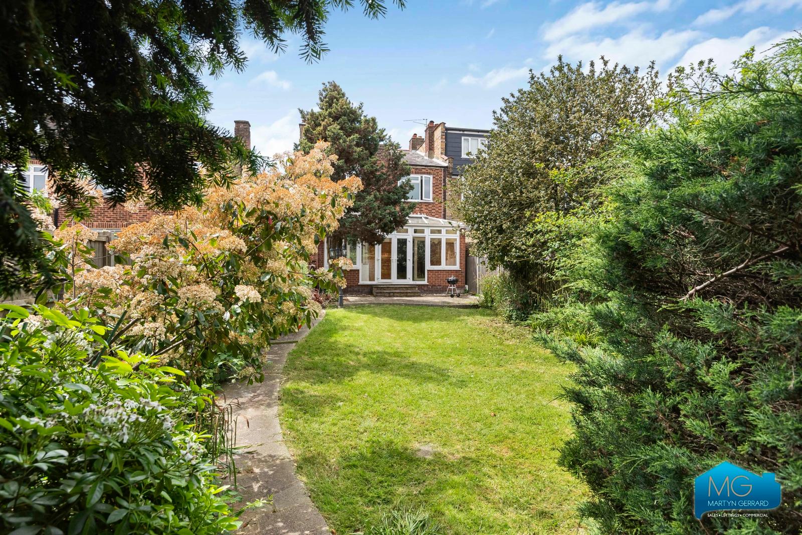 4 bedroom Semi-Detached House to rent - Martyn Gerrard
