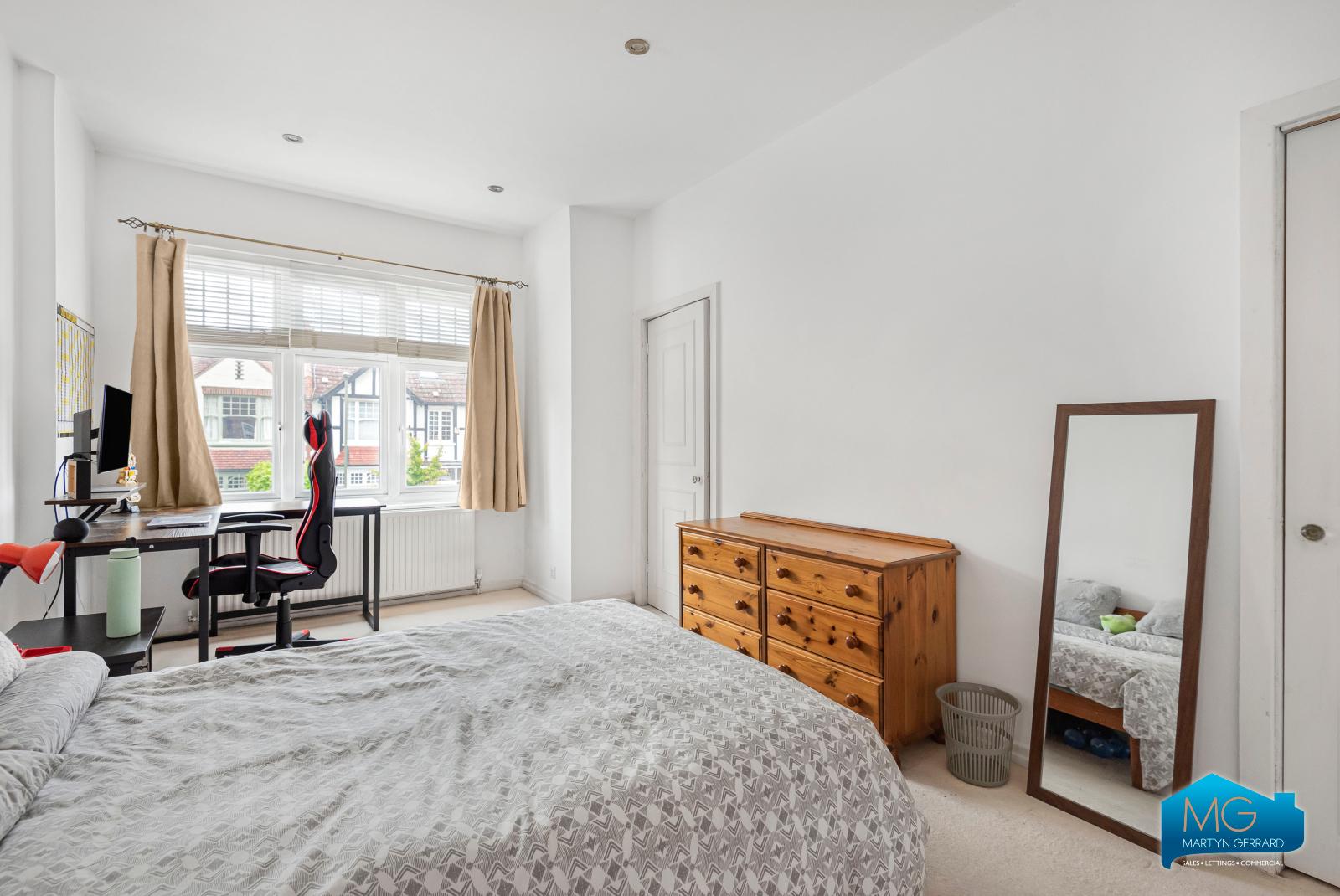 4 bedroom Semi-Detached House to rent - Martyn Gerrard