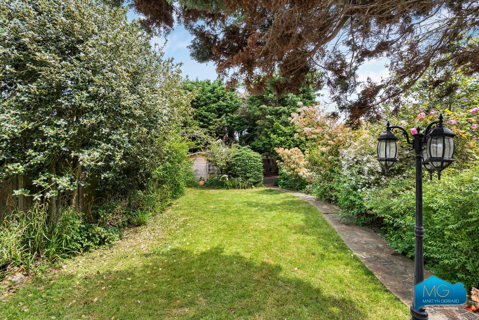 4 bedroom Semi-Detached House to rent - Martyn Gerrard