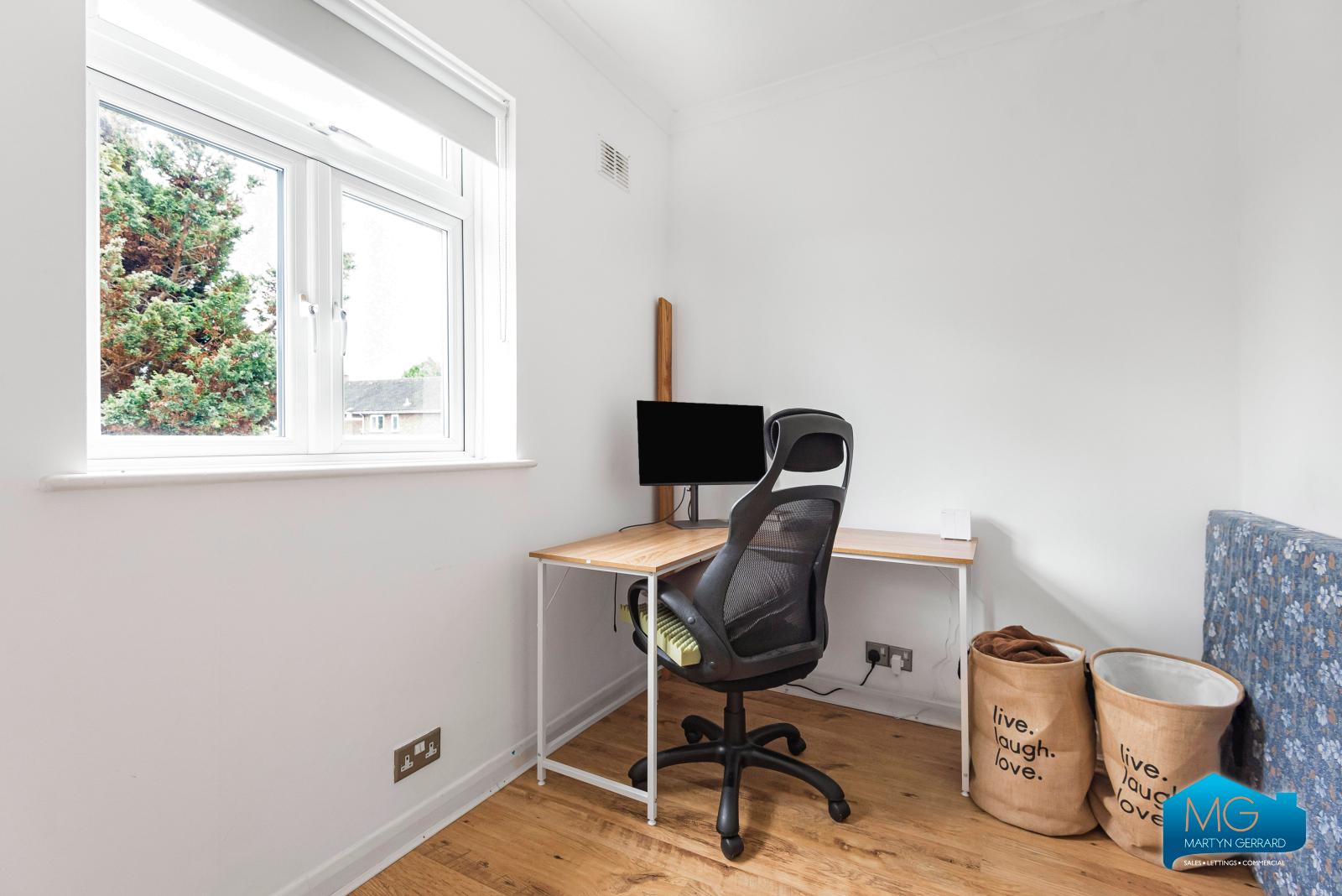 4 bedroom Semi-Detached House to rent - Martyn Gerrard