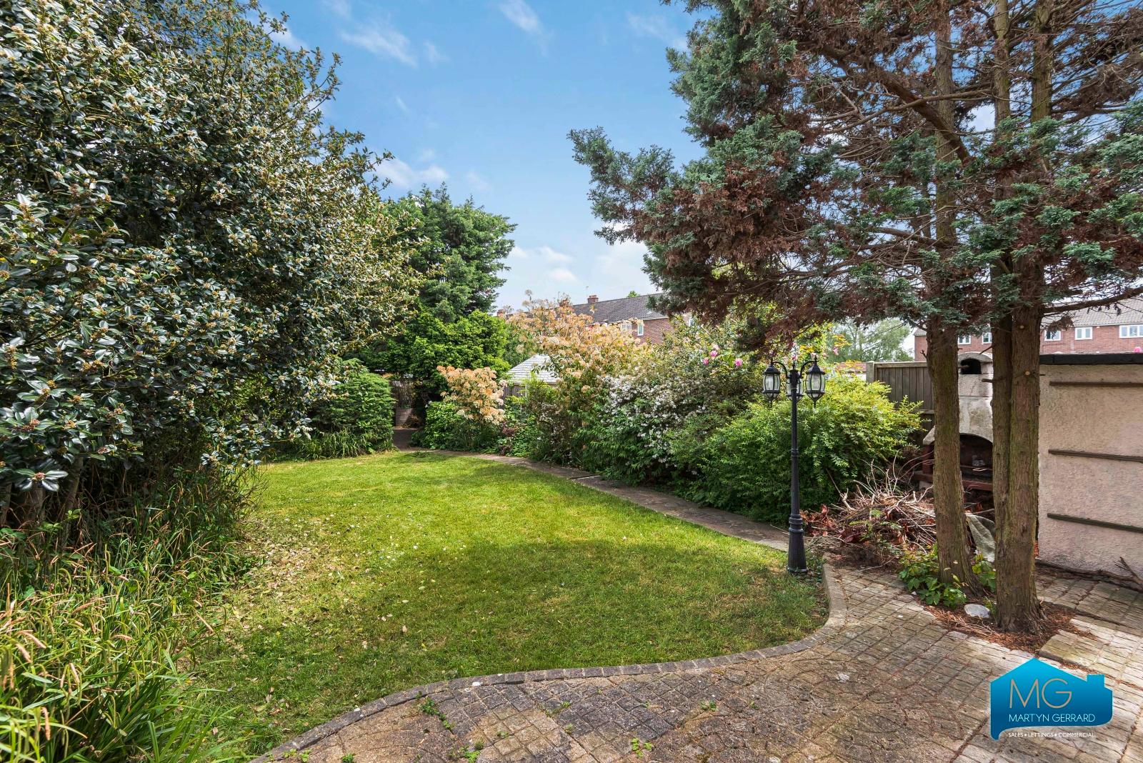 4 bedroom Semi-Detached House to rent - Martyn Gerrard