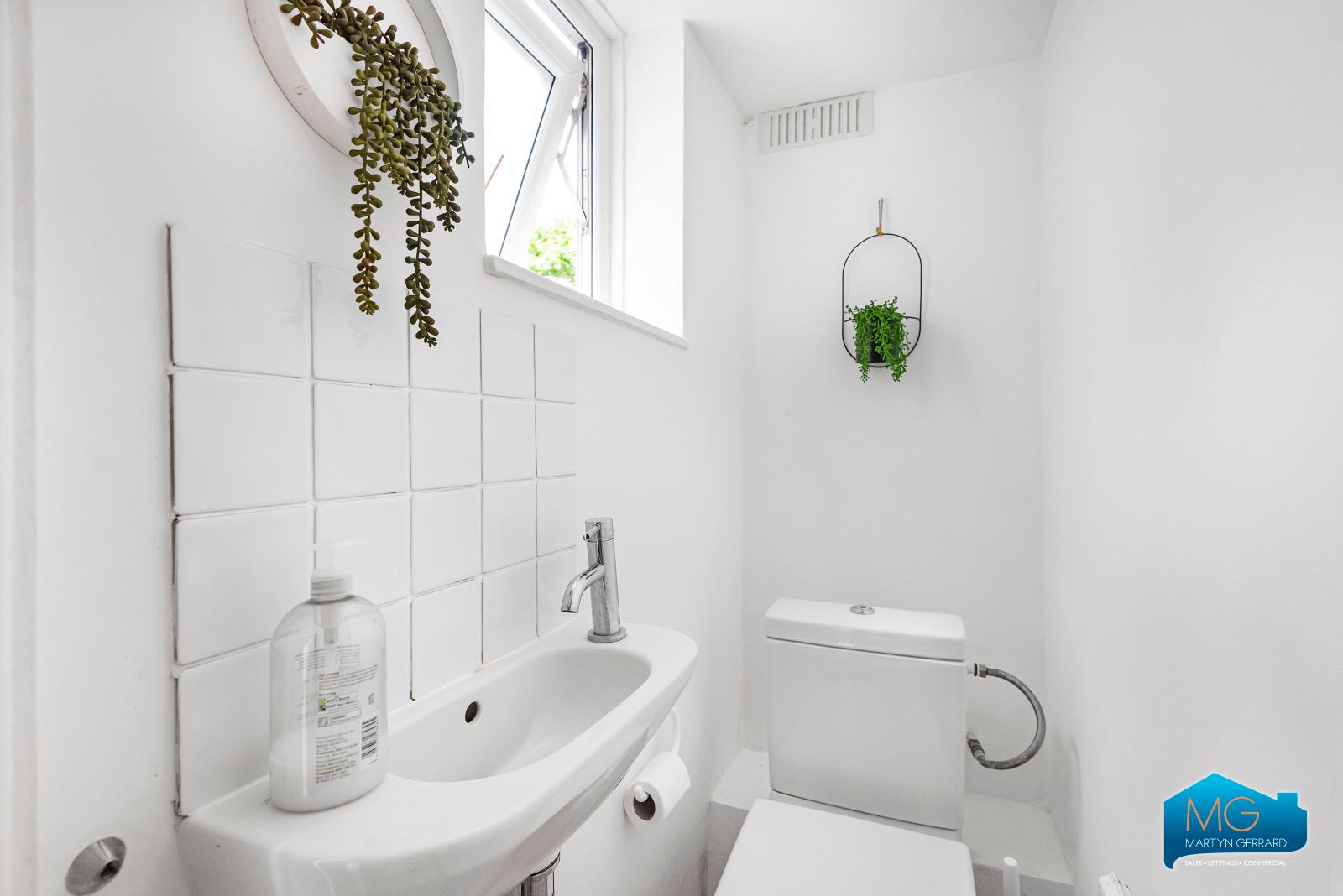 4 bedroom Semi-Detached House to rent - Martyn Gerrard