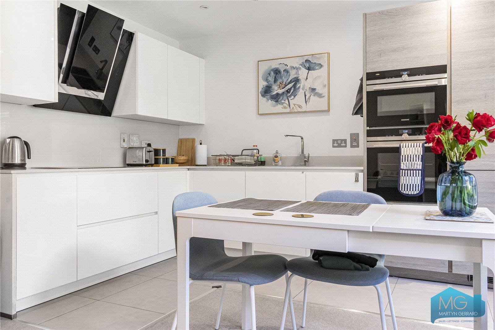 1 bedroom Ground Floor Flat to rent - Martyn Gerrard