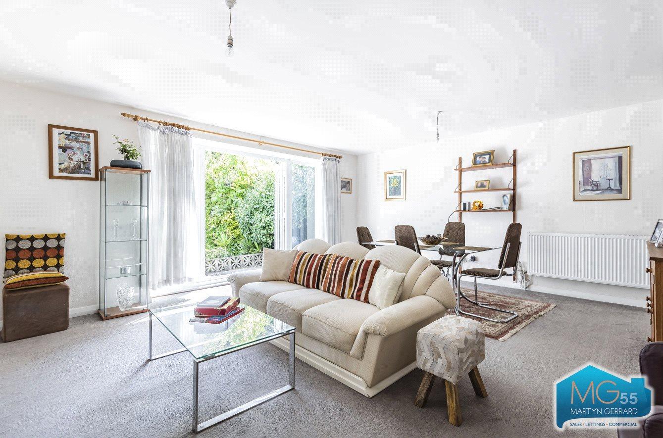 Holdenhurst Avenue, North Finchley, London, N12+ - Martyn Gerrard