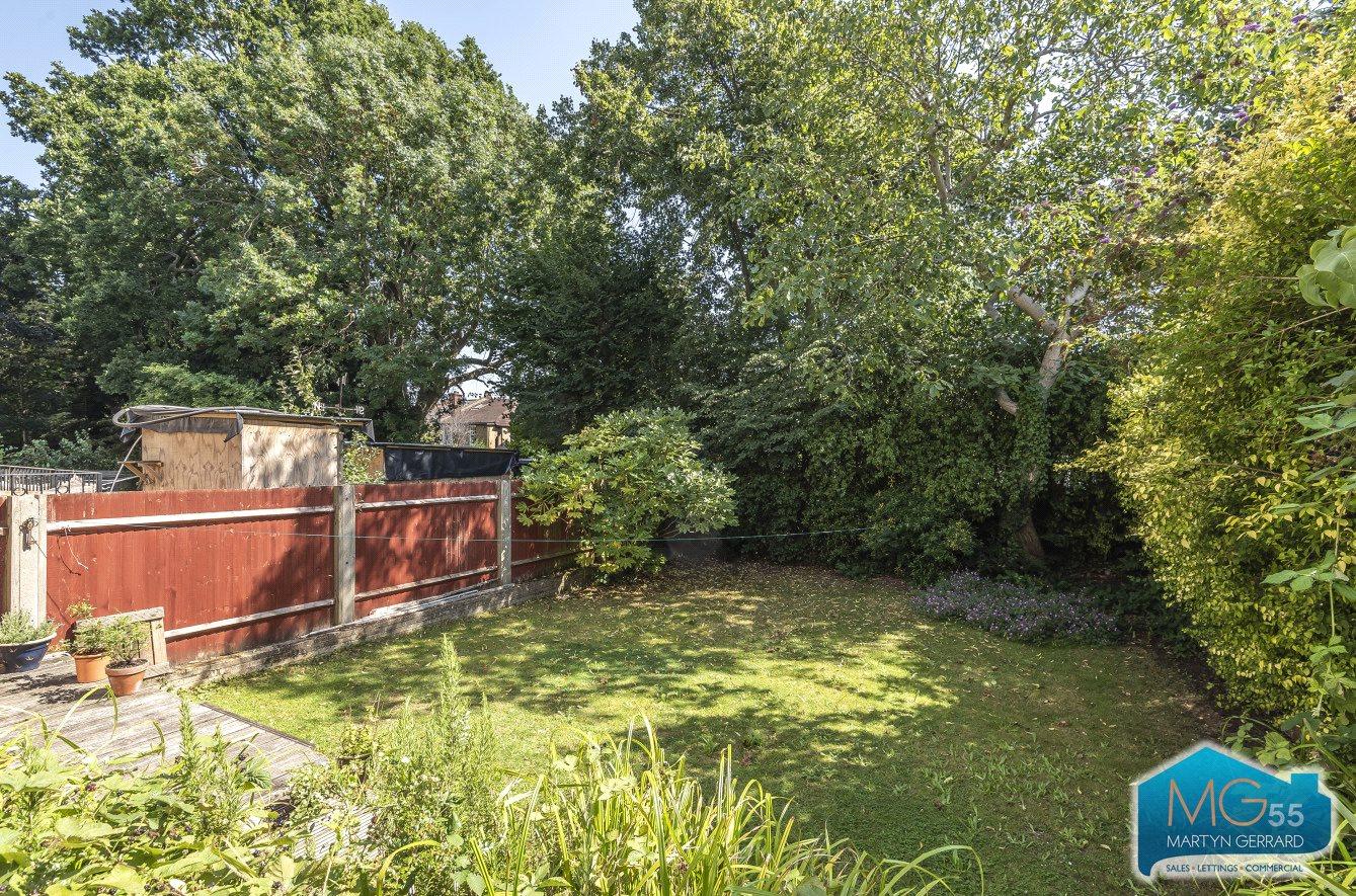 Holdenhurst Avenue, North Finchley, London, N12+ - Martyn Gerrard